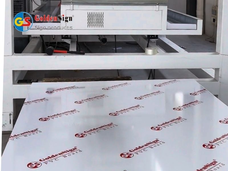Helaian Buih Percuma PVC lwn Celuka lwn Papan Tersemperit Bersama: Perkara Yang Harus Dipesankan oleh Pembeli B2B